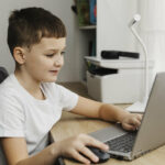 jaki laptop do 2000