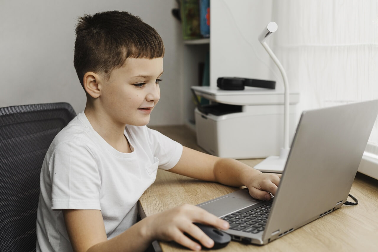 jaki laptop do 2000